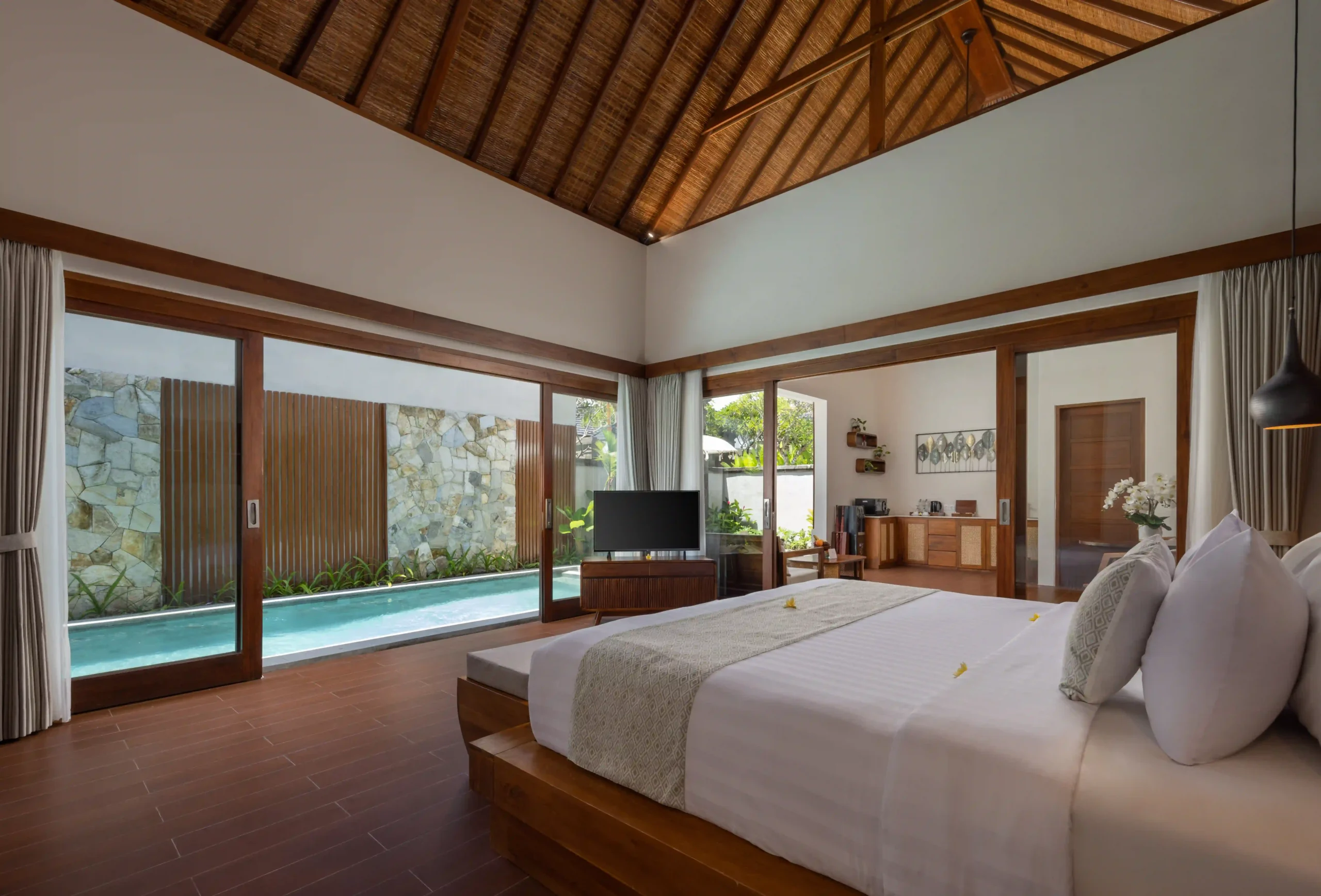 1br-deluxe-bed-room-2